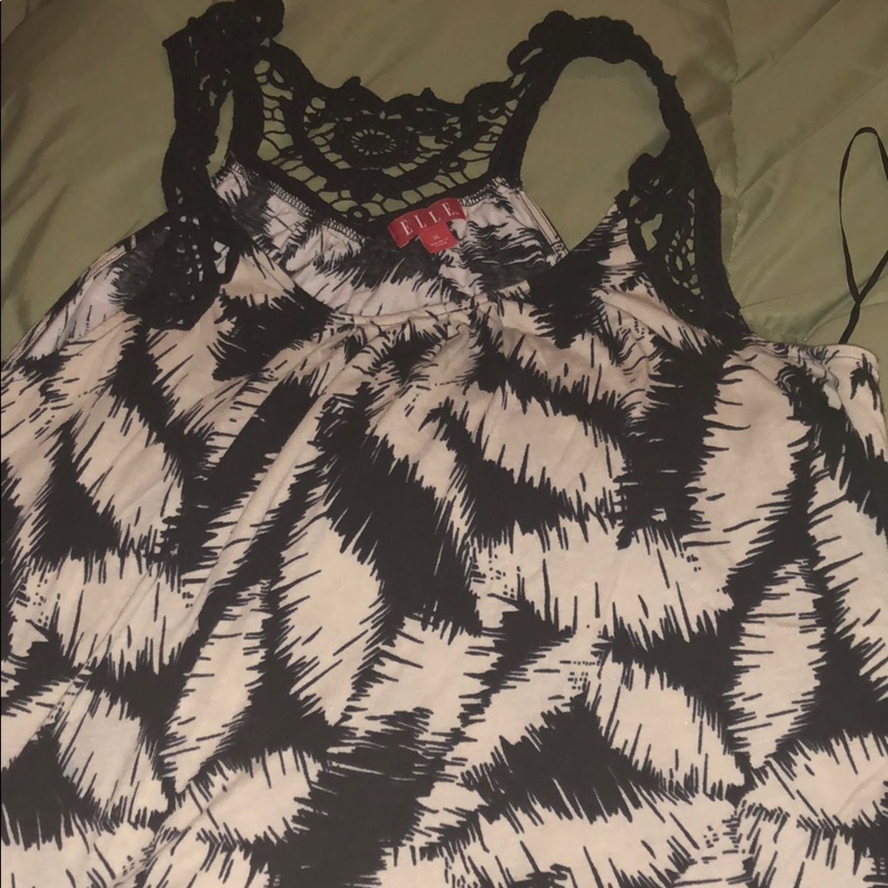 Xl black and cream scoop next tank top.